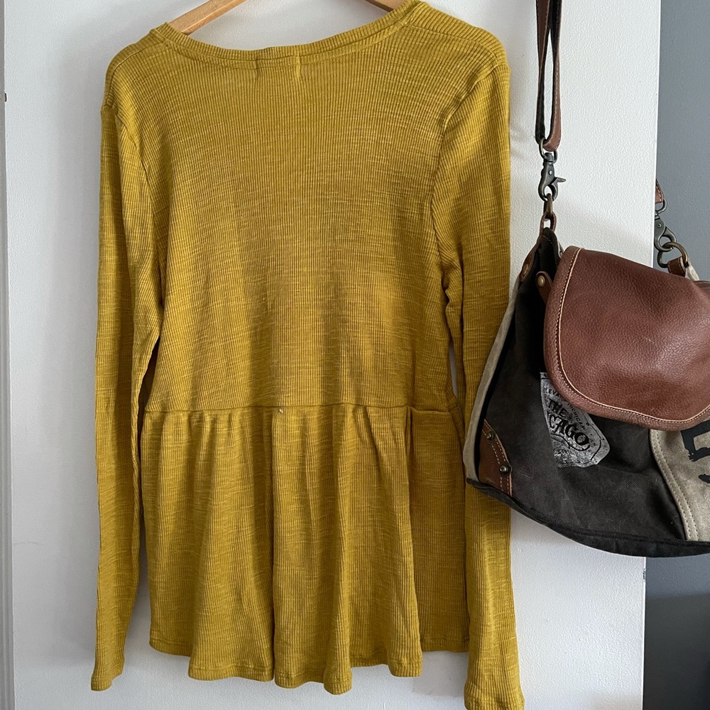 NWT! Anthropologie yellow v neck babydoll top L - Picture 2 of 3